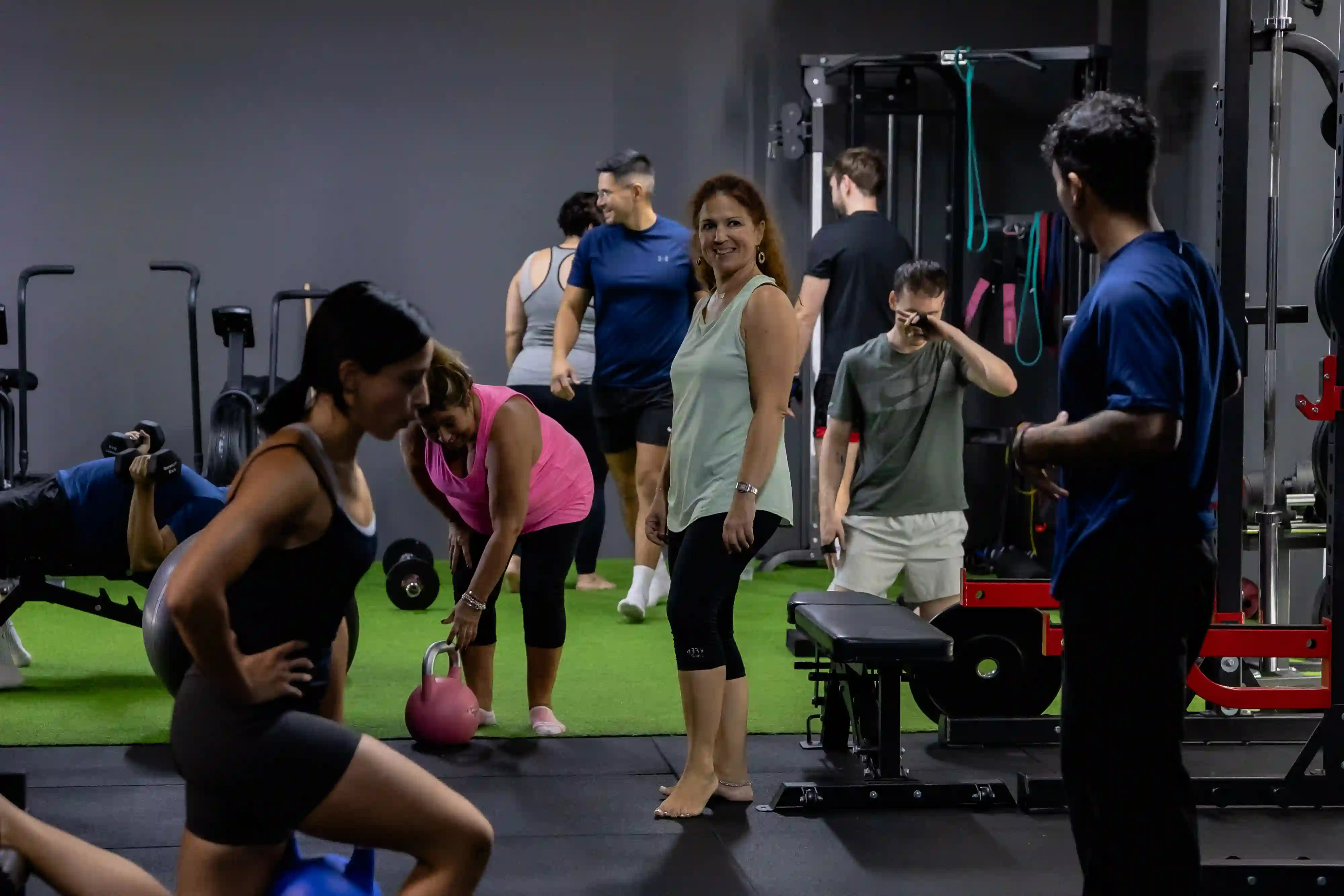 Zona de peso libre y barras olímpicas en Barcelona Barbell Club