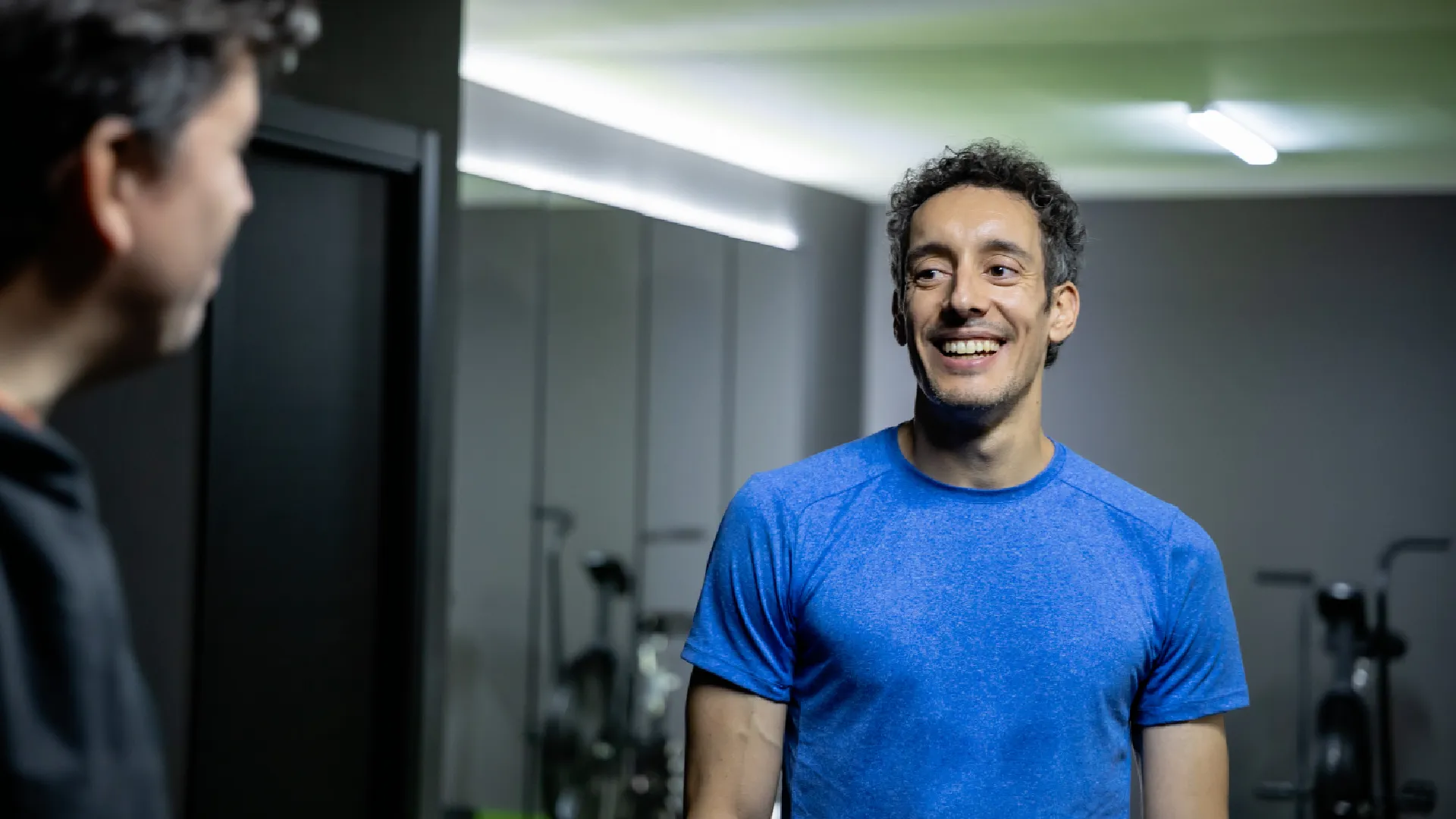 Pareja entrenando juntos en Barcelona Barbell Club